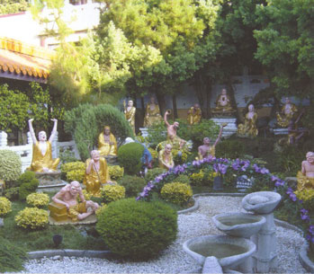 vườn La Hán tại một ngôi đền ở Cali